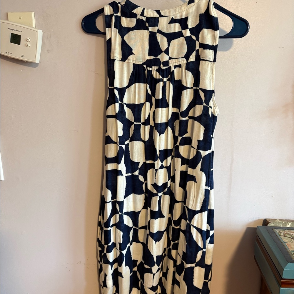 Sleeveless Black and Cream Patterned Midi Dress